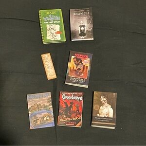 *RESERVED* Mini Brands: Books (Series 1)